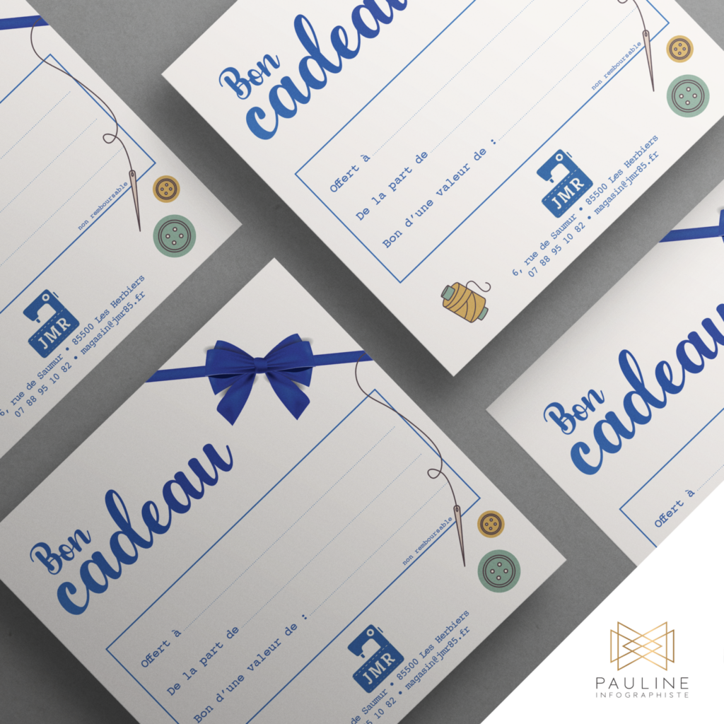Visuel de bons cadeaux personnalisés pour une entreprise de couture, décorés avec des illustrations de machines à coudre et de bobines de fil, accompagnés d'un ruban bleu.