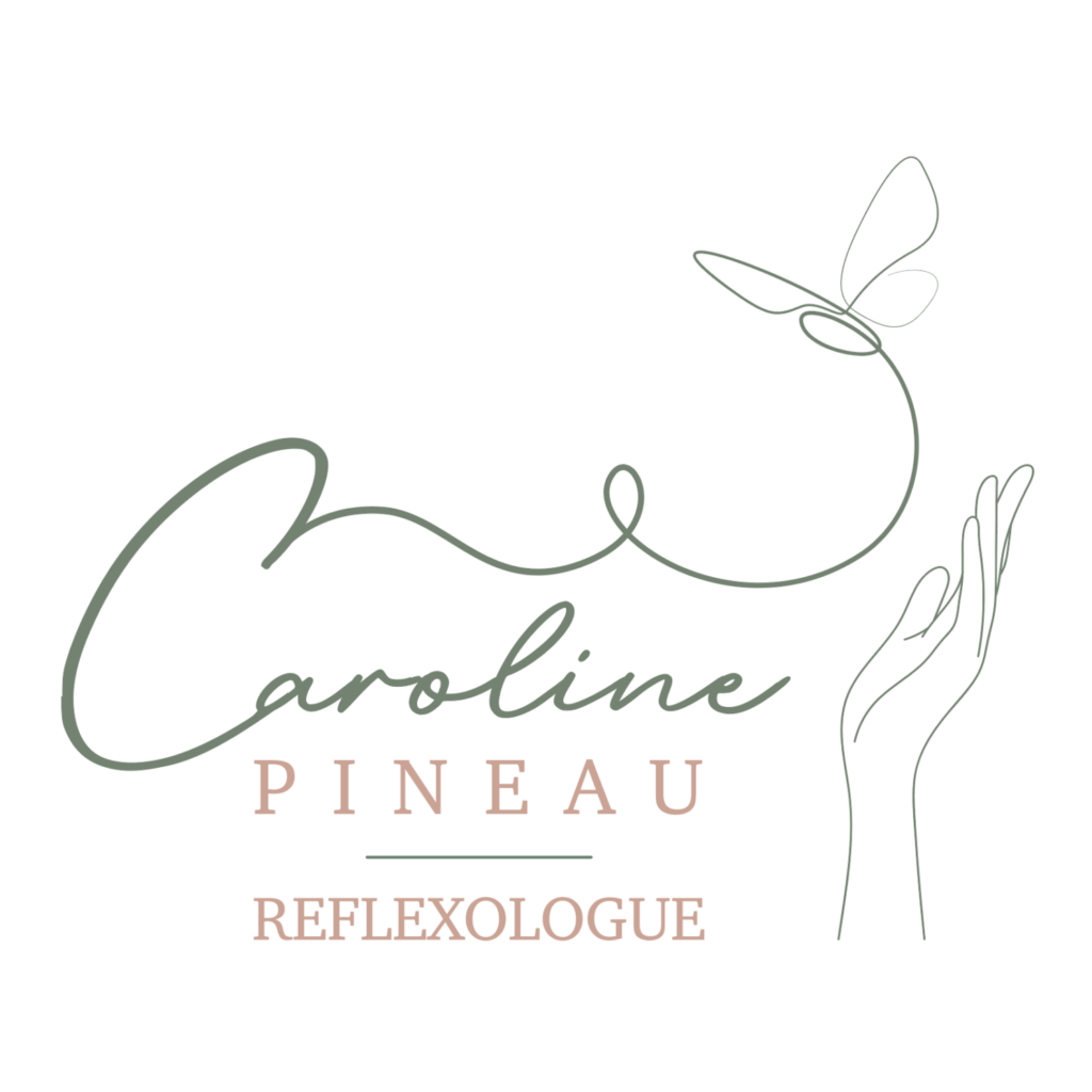 Logo de Caroline Pineau Reflexologue illustrant une main ouverte avec un papillon stylisé au-dessus, symbolisant la légèreté et la liberté, accompagné du texte 'Caroline' en cursive verte et 'Pineau' en majuscules roses, avec le mot 'Reflexologue' en rose en dessous.