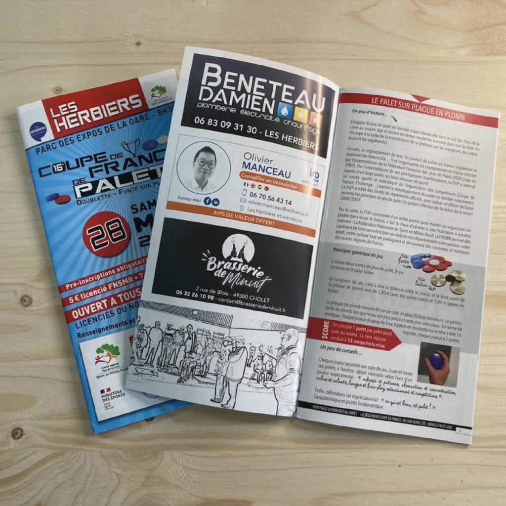 Visuel d'une brochure pour un événement sportif aux Herbiers, présentant des informations sur la Coupe de France de Palet, incluant des détails sur les participants, les sponsors comme la Brasserie du Minot, et des illustrations de l'événement.