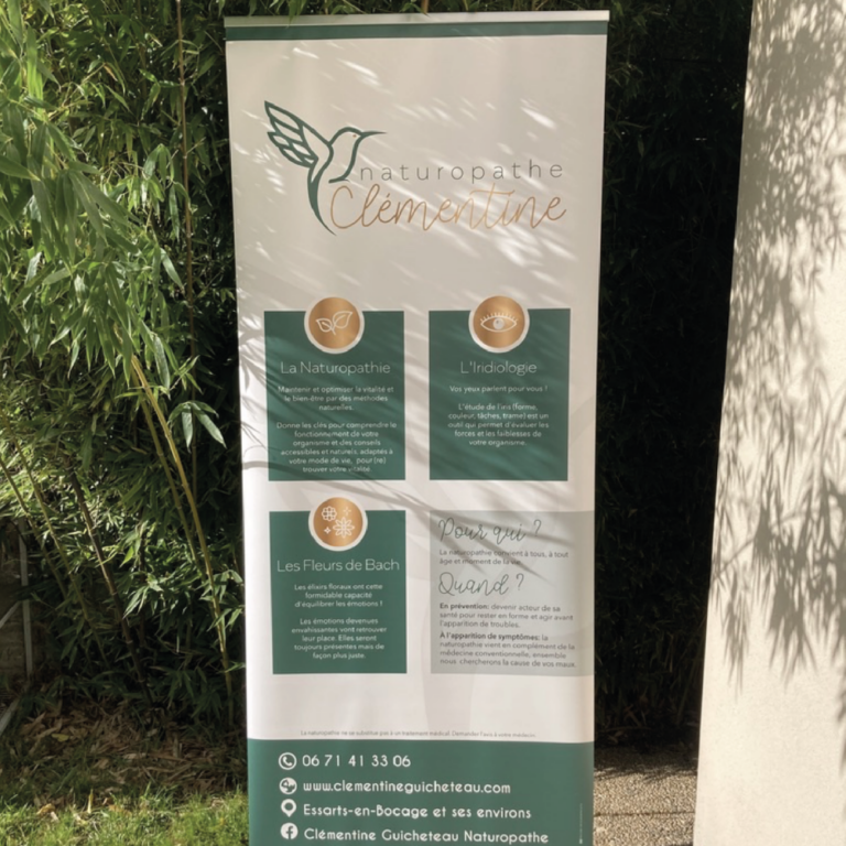 Visuel d'un roll-up kakémono pour Clémentine Naturopathie, présentant des informations sur les services de naturopathie, d'iridologie, et les fleurs de Bach, avec des illustrations et des détails de contact incluant un numéro de téléphone et un site web.