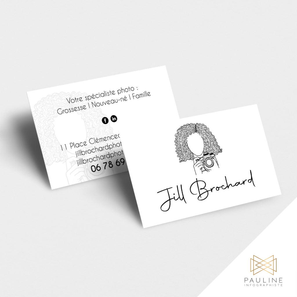 Visuel d'une carte de visite pour Jill Brochard, spécialiste photo pour les événements de grossesse, nouveau-né et famille, incluant une illustration et les informations de contact.